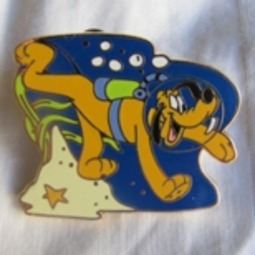 WDW Hidden Mickey Cast Lanyard Scuba Diving Pluto Disney Pin #28787